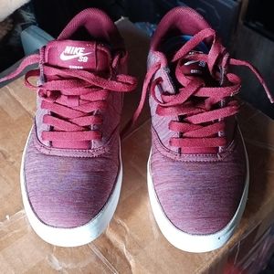 Boy sneakers Nike size 4.5 size 6.5 women
